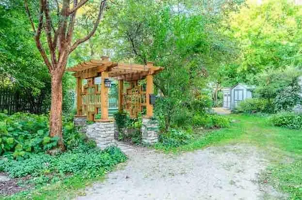 Earthy Hobbit Jungle With Privacy & Serenity Holiday home *