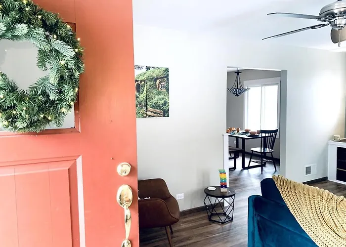 Earthy Hobbit Jungle With Privacy & Serenity *